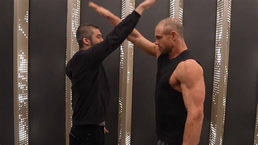 约翰・莫里森与惠勒・尤塔的握手瞬间