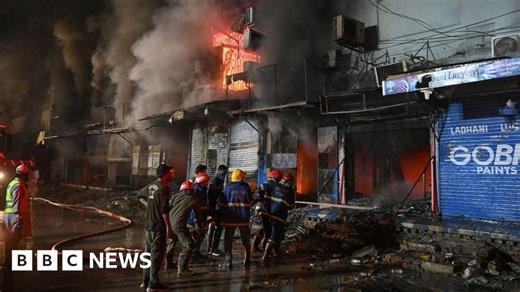 At least 21 dead, dozens missing in massive Pakistan mall fire
