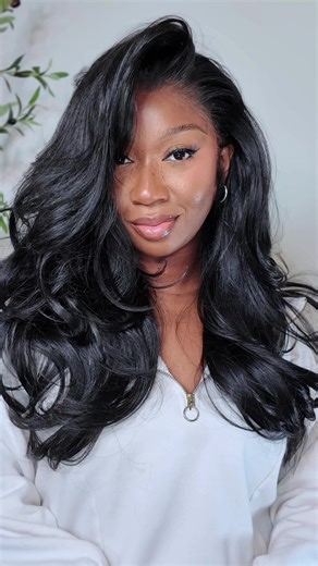 I need this one in EVERY color! 😍 Hair from @outre Collection: Perfect Hairline Style: PH 17 Color: 1B #syntheticwig #outrehair #perfecthairline #ph17 #wiginstall