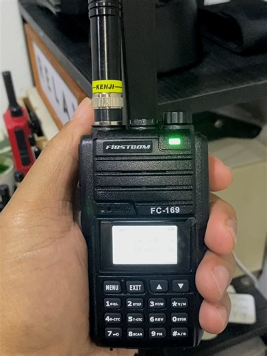 ลุยฝน ทนฝุ่น! FIRSTCOM FC-168/169 วิทยุสื่อสาร 5W คุยชัดทะลวง 5 โล สแตนด์บาย 2 บรรทัดพร้อมไฟฉาย LED ในตัว #วิทยุสื่อสาร #FIRSTCOM #วอแดง #วิทยุกันน้ํา #FC168 #FC169 #วิทยุสื่อสาร5W