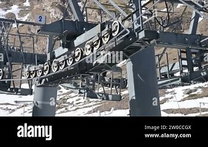 The mechanism of the cable car to the cable car for the transport of passengers in blur or defocus,. Close-up rollers and pulleys running on the cable