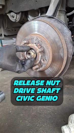 RELEASE NUT DRIVE SHAFT CIVIC GENIO #driveshaft #nut #cvjoint #remove #civicgenio #hondacivic