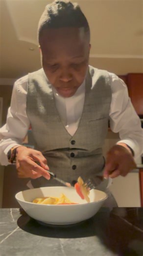 4.2K views · 116 reactions | When do you use Fork & knife to eat? #silly 浪 Russian & chips 來浪 | Laila Nnyane | Facebook