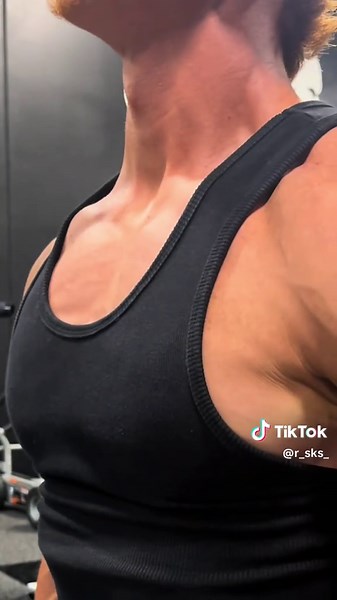 Upper Chest workout to get shredded and developed upper pecs #chest #pecs #flys #gains #gymtok