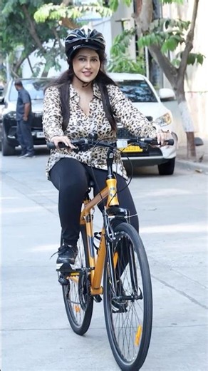 Amruta Fadnavis supports the Hon. PM Narendra Modi Ji’s call for fuel conservation!