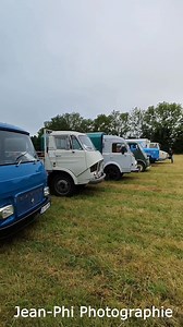 Un bel alignement de camions des trente glorieuses, je vous laisse le soin de nous décrire les modèles qui sont sur ma vidéo. #Berliet #saviem | Jean-Philippe Ph'auto