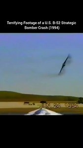 This chilling video shows the catastrophic crash of a U.S. Air Force B-52 strategic bomber in 1994 during a demonstration flight. The aircraft entered an unrecoverable maneuver, leading to a fatal impact that shocked both military observers and aviation experts. The incident later became a critical case study in aviation safety, highlighting the dangers of pushing aircraft beyond operational limits and the importance of strict flight discipline. #Aviation #MilitaryHistory #USAirForce #CrashFoota