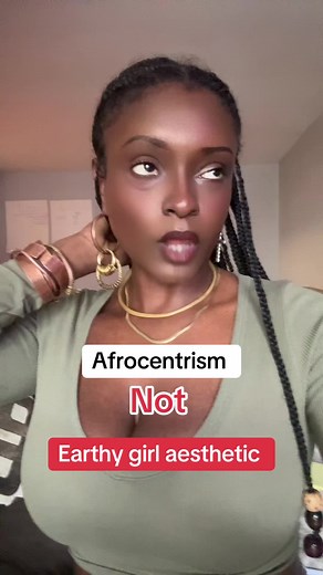 Understanding Afrocentrism vs. Earthy Girl Aesthetic
