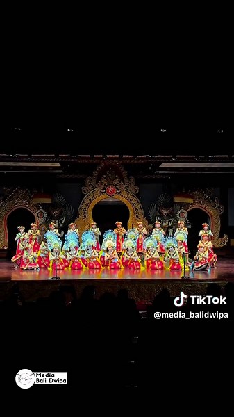 BALIDWIPA KESENIAN - JANGER KLASIK - TRI LINGGA MURTI - DUTA KABUPATEN GIANYAR - PART 1 Utsawa (Parade) Janger Tradisi Remaja, Sanggar Kesenian Waringin Emas, Br. Pesalakan, Desa Pejeng Kangin, Kecamatan Tampaksiring, Duta Kabupaten Gianyar - Pesta Kesenian Bali Tahun 2024 Kamis, 4 Juli 2024 Di, Gedung Kesirarnawa Art Centre #balidwipa #balidwipakesenian #pestakesenianbali2024 #pejengkangin #janger #jangergianyar #gianyarpunyacerita #dutakabupatengianyar #fyp #fypシ #fypシ゚viral