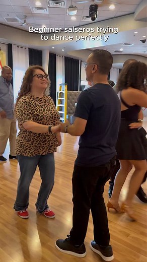 Sometimes it’s the beginners who work the hardest to perfect every step 💪💃 While the advanced dancers are out there experimenting, creating, and letting confidence lead the way 🕺✨ No matter where you are in your dance journey, what matters is that you keep moving 🔥 #orlandocommunity #salsaheatdancestudio #orlandosalsa #salsaclassesinorlando #orlandodance #orlandodancestudio #orlandodanceclass #salsadancers #salsateam #salsadance #dancestudiolife | SALSA HEAT DANCE STUDIO
