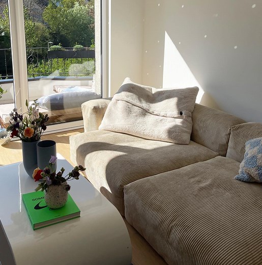 Brighten your everyday chill zone with the ultra-comfy #vetsaksofa To re-create the Beige Cord Velour Sofa configuration pictured here from @casa.cicii you'll need: 2x Large Seating Modules 1x Medium Seating Module 3x Side Elements 3x Big Pillows 3x Pillows 2x Noodles | vetsak