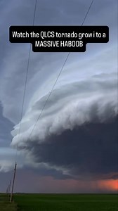 See the QLCS #tornado transition into a MASSIVE HABOOB? This happened with a potent bulge in the gust front of a maturing squall line! Tornado threat will likely increase tonight with this squall line / wind bag #Stormchasing #dominator