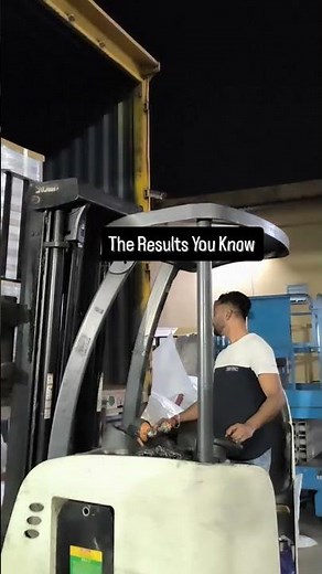 Unloading Pallets From Truck #forklift #forkliftcertified #forkliftoperator