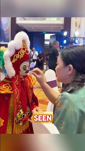 How Chinese Opera Costumes Change in Seconds