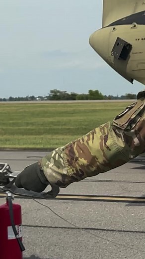 Check it out!! Soldiers from the 101st Combat Aviation Brigade, 101st Airborne Division (Air Assault), successfully conducted a large-scale, long-range air assault (L2A2) into the Joint Regional Training Center (JRTC) at Fort Johnson, La. #101stWingsofDestiny #101stAirborneDivision #helicopter #101cab #helicopter 1st Battalion, 101st Aviation Regiment "Expect No Mercy" 2-17 Cavalry Squadron "Out Front" 5-101, 5th Battalion, 101st Aviation Regiment "Eagle Assault" 6-101 AVN “Shadow” 96th Aviation