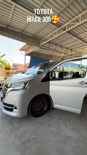Why Choose the Toyota HiAce 300 Over Alphard and Vellfire
