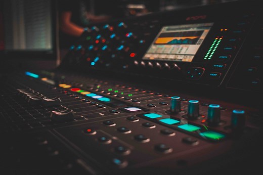 CURSO INTENSIVO - TÉCNICO DE SOM - PORTO - Soundbooking, Lda
