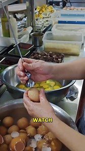 192K views · 416 reactions | Master Egg Cracking in Seconds. #CookingTips #EggCracking #KitchenHacks #ChefSkills #FoodPrep | Doraya Jennings | Facebook