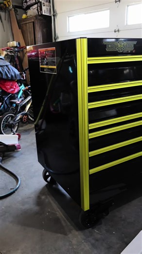 @halvie__ am I doing this tool box white cateye thing right ?!#workforit #chevy #farm