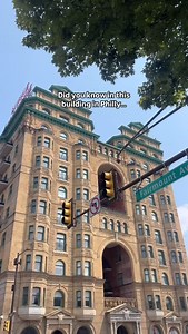 Who’s in for @backtovideostore? 🍿📼 Get tickets at our link in bio @phlbucketlist ⬅️ to his ’90s-themed video store bar experience that will include: 🎥 TV/Film scenes turned into photo moments 🍹Cocktails inspired by your favorite movies 🍕Retro-themed food and drinks available on-site more! P.S. Each ticket will include a throwback cocktail or mocktail 🍹🙌 Tag a 90s kid that must go! #phlbucketlist #philly | Philadelphia Bucket List