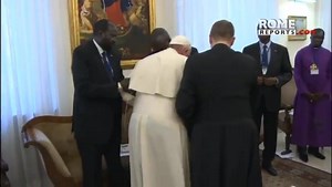 95K views · 662 reactions | የሮማው ሊቀ ጳጳስ ዳግማዊ ፍራንሲስ የደቡብ ሱዳን ፕሬዚዳንትና የምክትል ፕሬዚዳንቱን እግር በመሳም መሪዎቹ ሰላም እንዲያወርዱ ጠይቀዋቸዋል፡፡ -------------------------------------------------------------------- | Andafta.com | Facebook