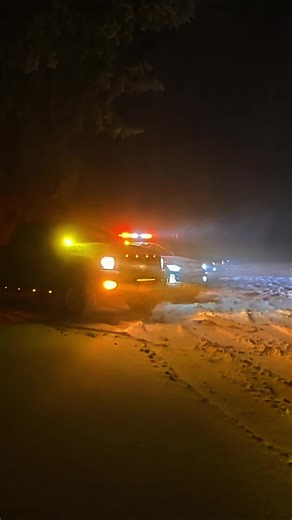 just Epic #snow #snowride #overlander #4x4 #pickup @Rolf @sven_disco2 @2muchadventure @Bekki @LeftLaneBandit