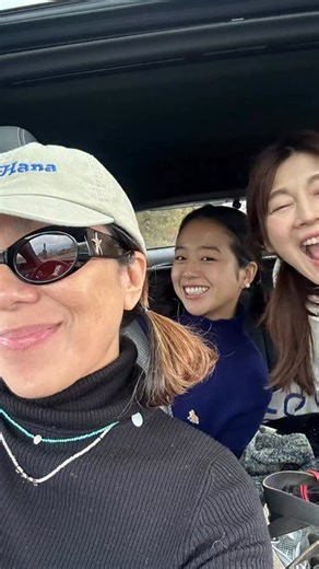 RIKACO on Instagram: "w 女子会 たこ焼き、餃子、イカとタコのガーリック炒めライムを添えて、マグロの長芋とオクラのせ、炊き込みご飯 詳しい様子は🫶💓近日中にYouTubeでね #お家ご飯 #女子会 #❤️"