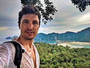 High-earning men are ditching dating apps for $25,000 matchmakers — here's why