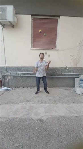 "Finally nailed it! 5 balls on a beautiful day 🤹‍♂️☀️ #juggling #u2 #skills #foryou