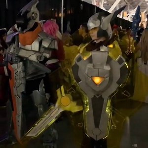 F*cking awesome Leona cosplay at PAX East. | UNILAD Tech