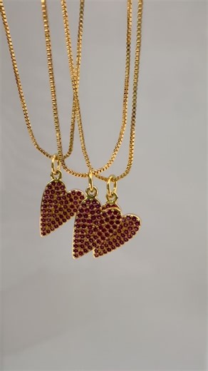 Mora Creations on Instagram: "Latidos 🩷 Regala amor a ese ser especial …. Disponibilidad por mensaje al DM Free shipping en ordenes de $35.00 o + #moracreations #morajewelry #handmadejewelry"