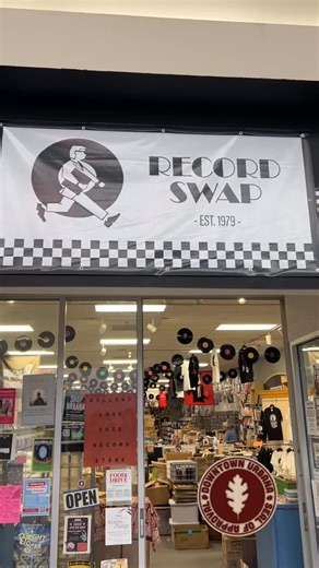 16 reactions | If you didn't know... @recordswapillinois is approved! @lincolnsquaremall | Downtown Urbana | Facebook