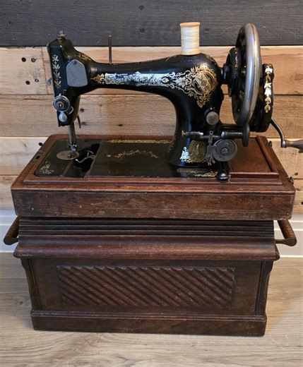Antique Singer 28K Hand Crank Sewing Machine (1907) • Working • Shuttle & Accessories • Original Wooden Base - Etsy UK