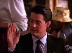 3.1K views · 51 reactions | Damn Good Coffee!! #TwinPeaks El café y la nostalgia protagonizan el nuevo 'teaser' de la tercera temporada ☕️ Twin Peaks | SensaCine | Facebook