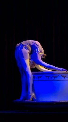 Maicon Clenk on Instagram: "BANQUETE By Maicon Clenk #maiconclenk #clenk #teatroilusionista #dança #ilusionismo #circo #magica #teatro #arte #illusionist #circus #illusionistheatre #illusionism #magic #contortion #contortionist #contorcionism #contorcionistas"