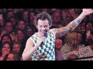 Harry Styles Singing Happy Birthday in Chicago United Center