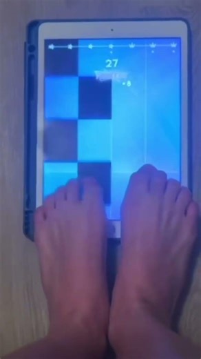 musician while pooping