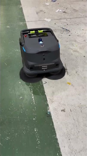 This small robot moving through a factory floor… 🤖 #futureofwork #ai #robotics #5G #automation