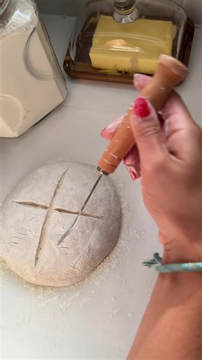 mini sourdough loaf scoring With 💛, Yellow Kitchen Co. #sourdough #sourdoughbread #minisourdough #sourdoughscoring #sourdoughtok