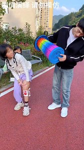 13K views · 129 reactions | The elder sister picked up an egg with dirty hands and was going to eat it without washing her hands. Fortunately, the younger sister stopped her in a timely manner to wash her hands! 【久久好物】 #久久好物 #搞笑 #funny #fyp #reels #shorts #fblifestyle | 久久好物 | Facebook