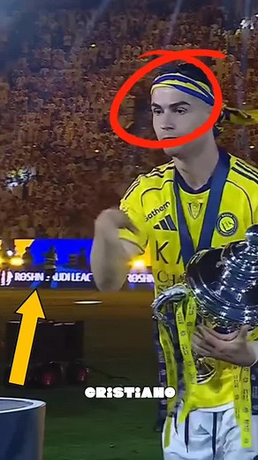 Pourquoi Cristiano a fait ce geste pour se moquer du club de Karim Benzema après avoir gagné la saoudi pro league ? #footballtiktoks #football #cristiano #alnassr #benzema
