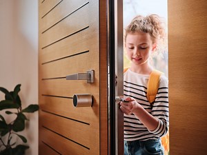 Netatmos smartes Bluetooth-Türschloss schließt per NFC-Plastikschlüssel​