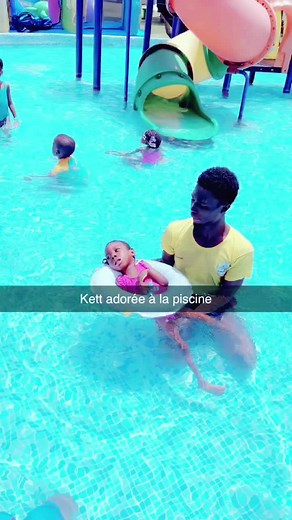 Kett adorée a la piscine 🥰