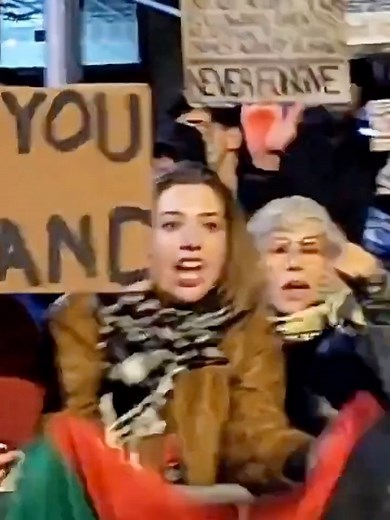 This was last night at Synagogue not a ISRAELI EMBASSY or UN or anything ISRAEL at a Synagogue, Screaming for Global VIOLENCE in NYC. Globalize the Intifada means violence at non Jihadists. This is ok???? | Michael Rapaport