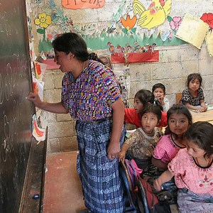 Estrategias para la educación bilingüe intercultural