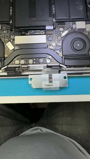 🔧 A1707 MacBook Pro Backlight Cable Fix ⚡