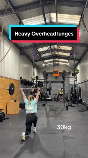 Dumbbell vs Barbell Overhead Lunges: My Preference