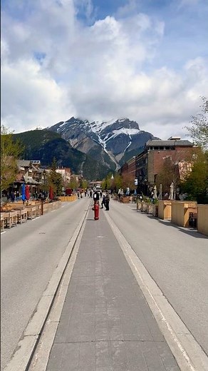 Banff Town: A Beautiful Gem in the Canadian Rockies 🏔️🇨🇦