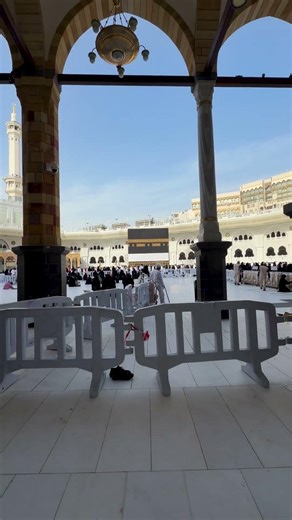 A family's unforgettable Umrah at the Kaaba #mecca #pilgrimage #blessed #shorts #allah