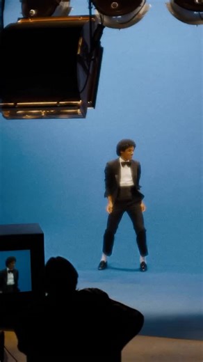 Move Concerts Costa Rica on Instagram: "Llegó el 2026, y con el, el estreno de una de las películas más esperadas del año: "Michael", la biopic del Rey del Pop. El filme, que se estrenará el 24 de abril, es protagonizado por Jaafar Jackson, sobrino del cantante, lo que ha generado una enorme expectativa entre los fans. Bajo la dirección de Antoine Fuqua, la cinta abarca desde su etapa con los Jackson Five, hasta su consagración como ⭐️ícono absoluto del pop⭐️."